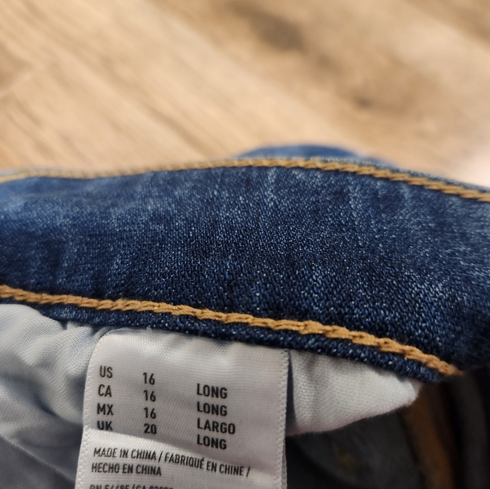 American Eagle Outfitters Blue Distressed Jeans - Picture 8 of 9